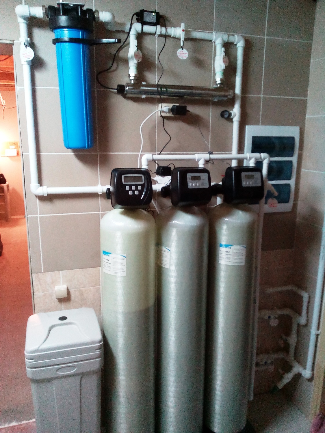 Фильтры для воды загородного. Система водоподготовки. Водоочистка в частном доме. Система очистки воды для дома. Фильтры для очистки воды в дл частном доме.